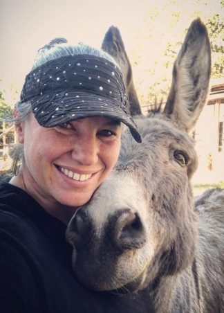 Megan Hensley Donkey farrier Cavallo Hoof Boots Trimmer